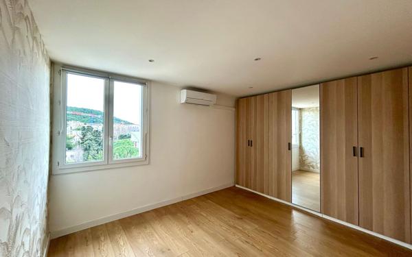 Appartement à vendre    4 pièces • 87 m2 Sète