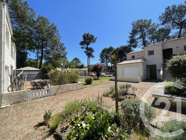 Appartement F2 à vendre  2 pièces - 53 m 2   ROCHEFORT  - 17