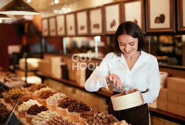 MAGASIN DE CHOCOLATS SOUS ENSEIGNE