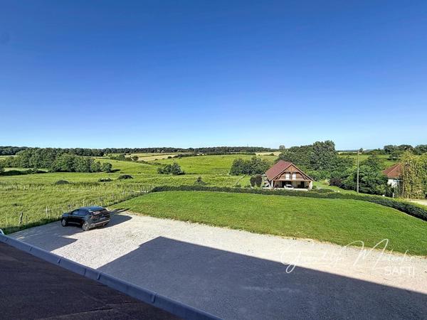 Et si votre prochaine maison vous offrait enfin le calme de la campagne, sans vous éloigner du quotidien ?