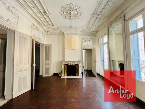 BUREAUX A LA VENTE - IMMEUBLE DE STYLE HAUSSMANNIEN