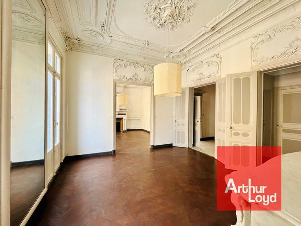 BUREAUX A LA VENTE - IMMEUBLE DE STYLE HAUSSMANNIEN