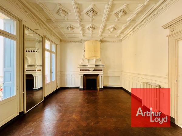 BUREAUX A LA VENTE - IMMEUBLE DE STYLE HAUSSMANNIEN