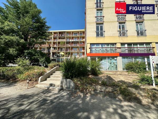 EXCLUSIVITÉ - SURFACE EN RDC BÉNÉFICIANT D'UNE VISIBILITÉ AVEC ENSEIGNE