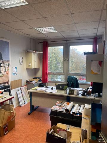 A VENDRE - LIMOGES - Plateau de bureaux d'environ 167 m² avec 3 places de parking