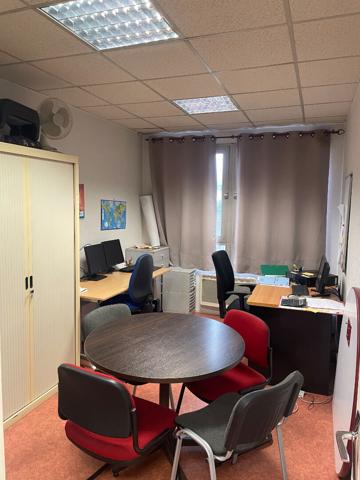 A VENDRE - LIMOGES - Plateau de bureaux d'environ 167 m² avec 3 places de parking