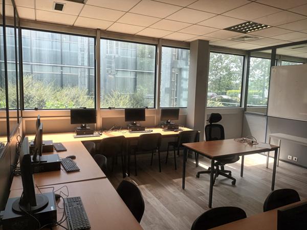 Bureaux modulables à louer à Roissy-en-France avec accès livraison