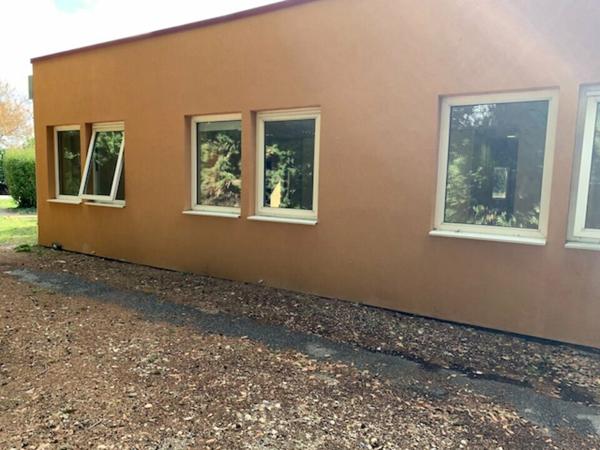 Bureaux à vendre à Avignon Courtine en rez-de-chaussée avec grand parking commun