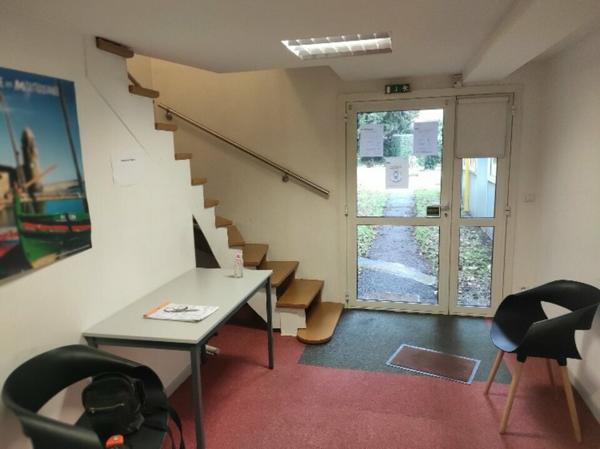 Bureaux à vendre à Avignon Courtine en rez-de-chaussée avec grand parking commun