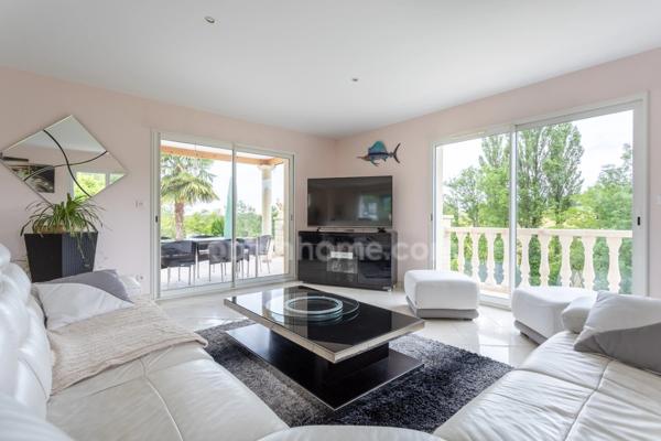 Villa 190 m² hab - 7 pièces à CREUZIER LE VIEUX (03)