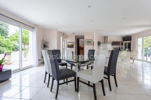 Villa 190 m² hab - 7 pièces à CREUZIER LE VIEUX (03)