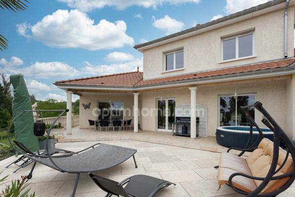 Villa 190 m² hab - 7 pièces à CREUZIER LE VIEUX (03)