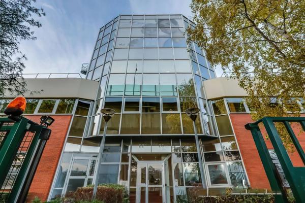 Bureaux à vendre à Saint-Cloud – Emplacement stratégique, proche transports