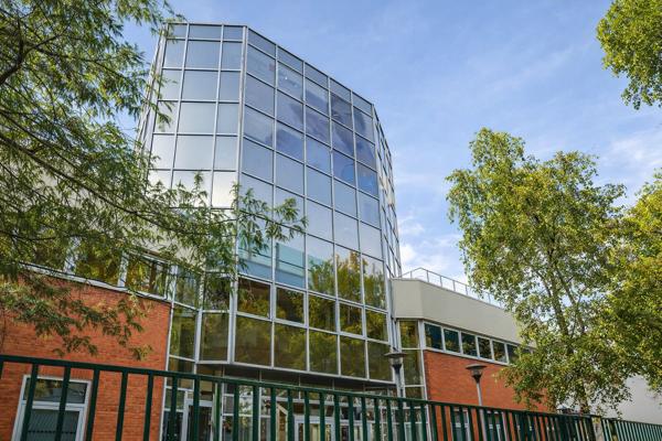 Bureaux à vendre à Saint-Cloud – Emplacement stratégique, proche transports