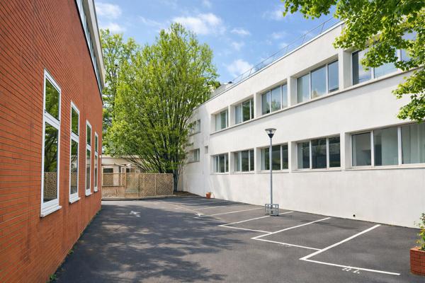 Bureaux à vendre à Saint-Cloud – Emplacement stratégique, proche transports