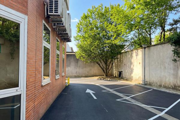 Bureaux à vendre à Saint-Cloud – Emplacement stratégique, proche transports