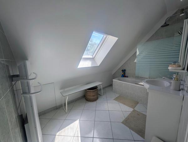 56130 CAMOEL - Maison familiale – 4 chambres dont 1 au rdc  –  garage -terrain constructible de 2 539 m²