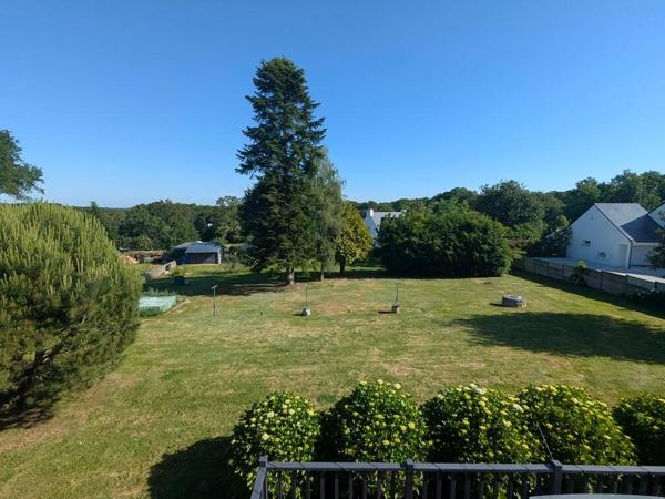 56130 CAMOEL - Maison familiale – 4 chambres dont 1 au rdc  –  garage -terrain constructible de 2 539 m²