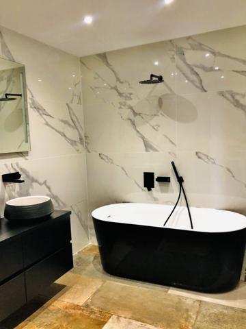 Ventiseri (20240) Bergerie en pierres avec piscine et terrasse