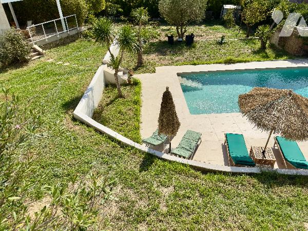 Quartier Beaucours, villa avec piscine, terrain de 1700 m², garage et dépendances,