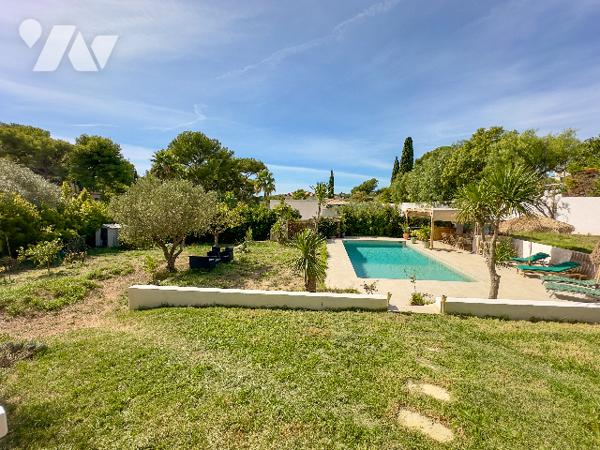 Quartier Beaucours, villa avec piscine, terrain de 1700 m², garage et dépendances,