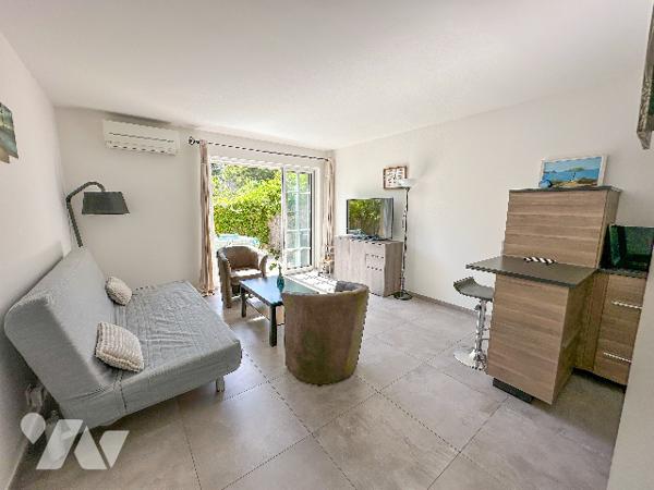 Quartier Beaucours, villa avec piscine, terrain de 1700 m², garage et dépendances,