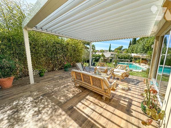 Quartier Beaucours, villa avec piscine, terrain de 1700 m², garage et dépendances,