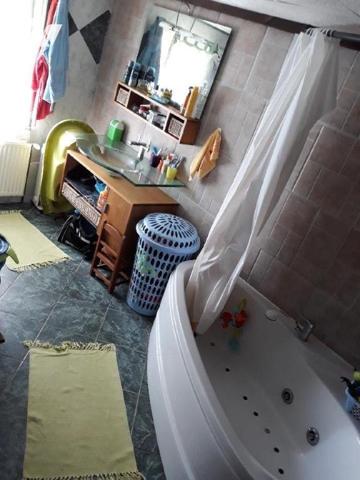 Située dans un environnement calme sur la commune de PERRIERS-LA-CAMPAGNE, cette charmante mais...