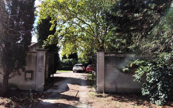 Maison à vendre    9 pièces •  L'Isle-sur-la-Sorgue