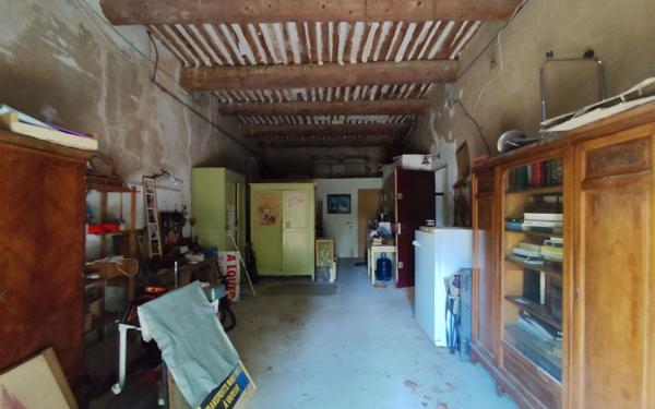 Maison à vendre    9 pièces •  L'Isle-sur-la-Sorgue