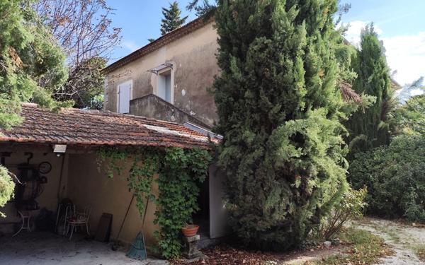 Maison à vendre    9 pièces •  L'Isle-sur-la-Sorgue