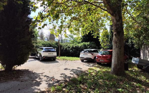 Maison à vendre    9 pièces •  L'Isle-sur-la-Sorgue