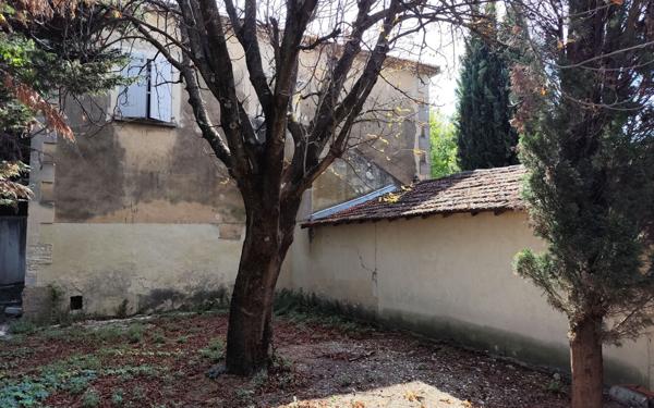 Maison à vendre    9 pièces •  L'Isle-sur-la-Sorgue