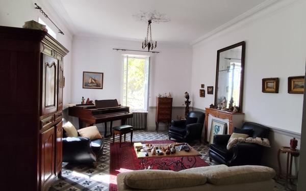 Maison à vendre    9 pièces •  L'Isle-sur-la-Sorgue