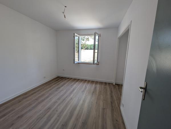 Maison de plain-pied de 82 m² avec sous-sol total et jardin  Écoyeux (17770)