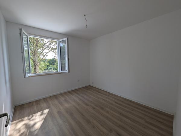 Maison de plain-pied de 82 m² avec sous-sol total et jardin  Écoyeux (17770)