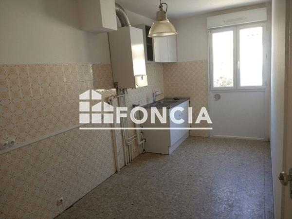 Location Appartement 4 pièces 80.7 m² - 133 AVENUE DE LA TIMONE Marseille 13010