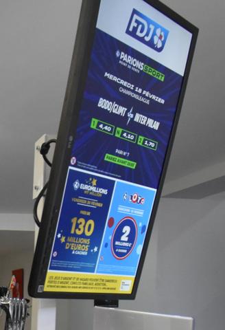 Fonds de commerce avec murs à vendre COSNE COURS SUR LOIRE (58) Bar tabac Française des jeux + 2 appartements