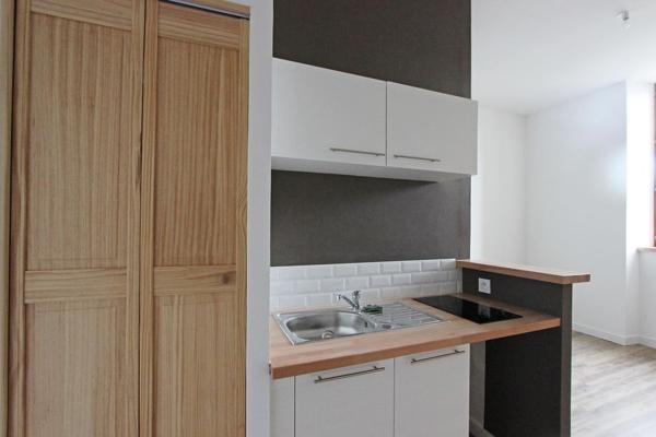à louer studio entièrement rénové en centre-ville de Quimper.
