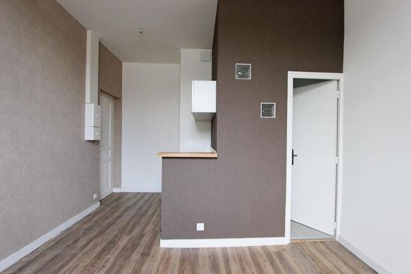 à louer studio entièrement rénové en centre-ville de Quimper.