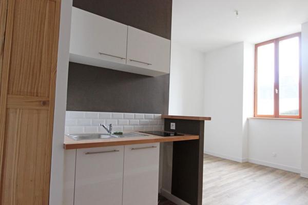 à louer studio entièrement rénové en centre-ville de Quimper.