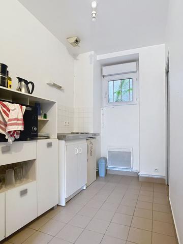 A vendre Place de la Laiterie, Boulevard Descazeaux, appartement type 1 avec cuisine indendante, petite copropriété, chauffage individuel, faibles charges, vendu avec locataire.