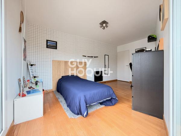 Appartement de type 5 avec balcon et garage