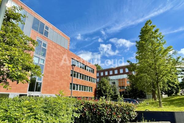 Bureaux à louer - 174 m² - Immeuble récent rénové - Parking - Proximité hôtel Mercure