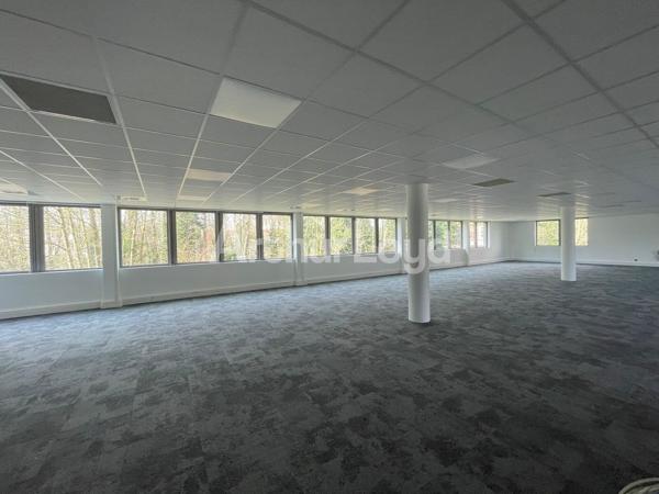 Bureaux à louer - 174 m² - Immeuble récent rénové - Parking - Proximité hôtel Mercure