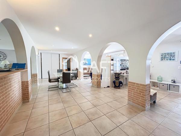 Propriété entièrement rénovée d'environ 245 m2