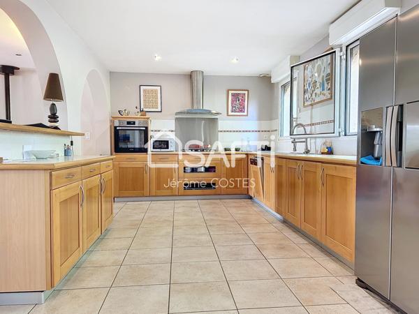 Propriété entièrement rénovée d'environ 245 m2