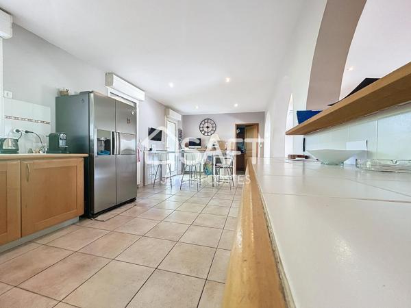 Propriété entièrement rénovée d'environ 245 m2