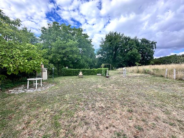 A vendre ancienne longère de 64.17 m² à rénover avec grand terrain à Lhomme (72340) Vallée du Loir