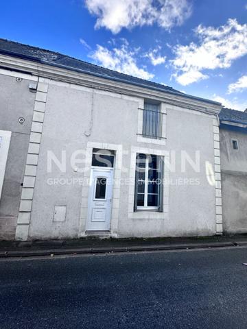 Vente jolie maison rénovée par artisans de 123.62 m² centre ville de VAAS (72500)